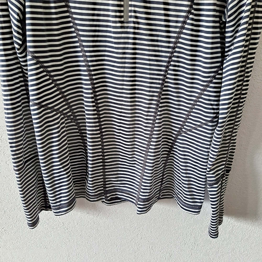 Zella Blue and White Sweatshirt - Picture 3 of 8